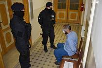Vazební jednání v Teplicích. Soud ve středu 14. října rozhodoval o vazbě pro muže, kterého policie obvinila z usmrcení ročního dítěte.