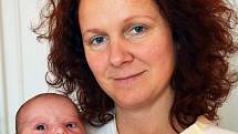 Mamince Lence Bartoníčkové z Dubí se 17. listopadu v 15.53 hod. v teplické porodnici narodila dcera Eliška Honzáková. Měřila 50 cm a vážila 3,55 kg.