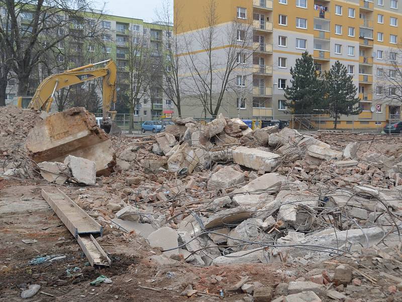 Po bývalém hotelu Imperátor v teplické části Trnovany už zůstaly jen hromady cihel.