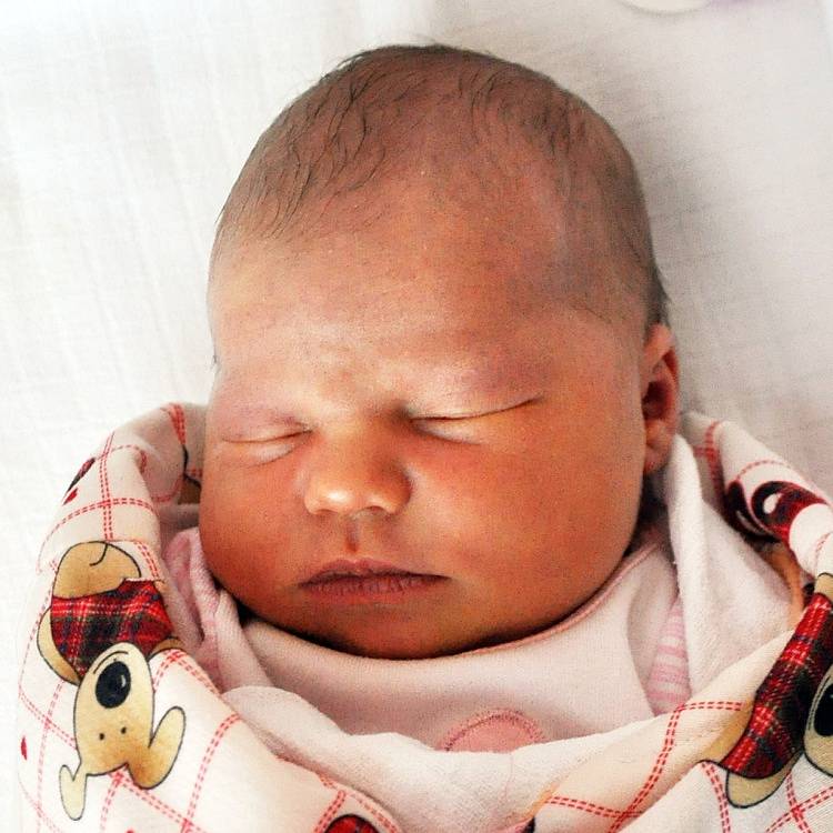 KATEŘINA THUMOVÁ se narodila Šárce Thumové z Krupky 13. prosince v 0.08 hod. v teplické porodnici. Měřila 51 cm a vážila 4,30 kg.