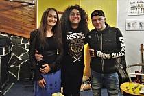 Kapela Melodica z Bíliny si na nové album Rockový srdce pozvala hosta vskutku hvězdného. Patrik Bartko (uprostřed) je kytaristou v kapele Marka Ztraceného.
