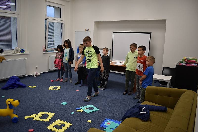 Přestavba Domu kultury Olympia v Krupce na komunitní centrum, s divadelním kinosálem.