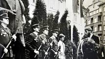 Nadživotní socha "prvního dělnického prezidenta" Klementa Gottwalda byla v severočeských Teplicích slavnostně odhalena 22. května 1971.