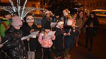 Tepličtí salesiáni přijeli ve středu 7. prosince 2022 na Benešovo náměstí v Teplicích zazpívat vánoční koledy.