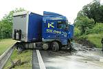 Když ještě nebyla dálnice D8 přes České středohoří, jezdilo po teplických silnicích mnohem více kamionů než je tomu nyní. Bylo také více nehod, zejména v klesání do Bořislavi.