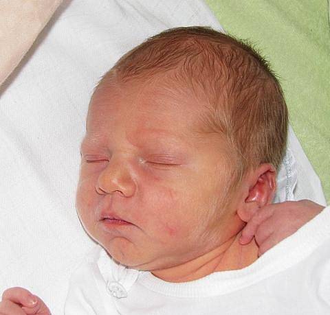 Janě Hrdličkové z Teplic se v ústecké porodnici 29. 9. ve 12.55 hodin narodil syn Daniel Hrdlička. Měřil 52 cm a vážil 3,74 kg.