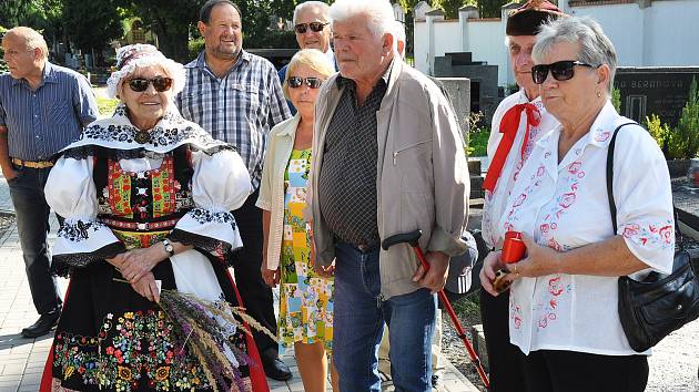 Na hřbitově v Duchcově uctili památku amerických letců sestřelených nad dolem.