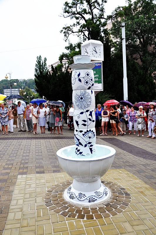 Slavnostní spuštění Porcelánové fontány před Krušnohorským divadlem v Teplicích