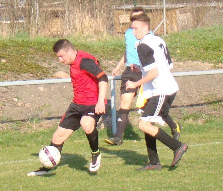 Slovan Sobědruhy - FK Kostomlaty 1:3. 