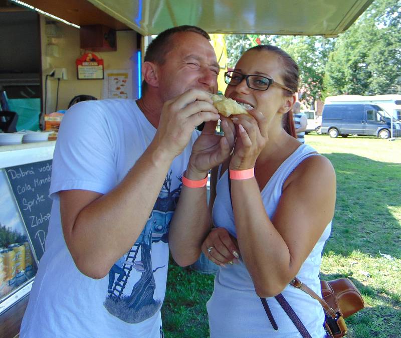 Premiérový ročník festivalu Rock u rybníka v Proboštově se vydařil.