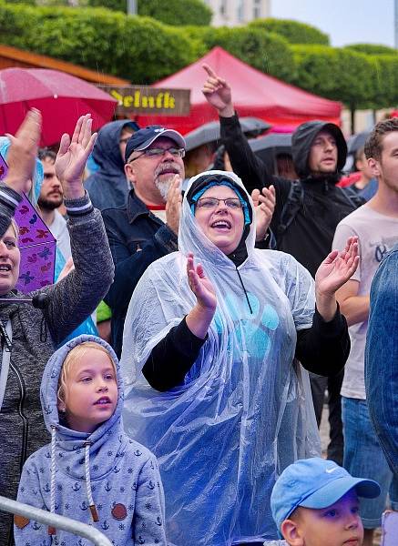 Přes tisíc lidí navštívilo čtvrtý ročník festivalu Teplice free LIVE, který se odehrál v sobotu na náměstí Svobody.