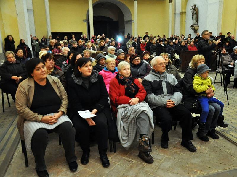 Podzimní koncert "Ve světle hudby" se konal v kostele sv. Petra a Pavla v Oseku.