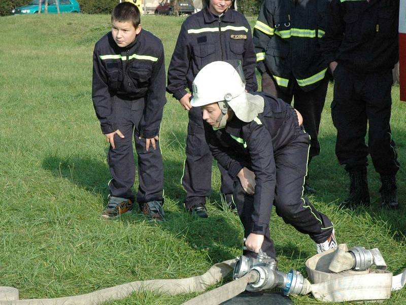 Den otevřených dveří u hasičů v Oseku