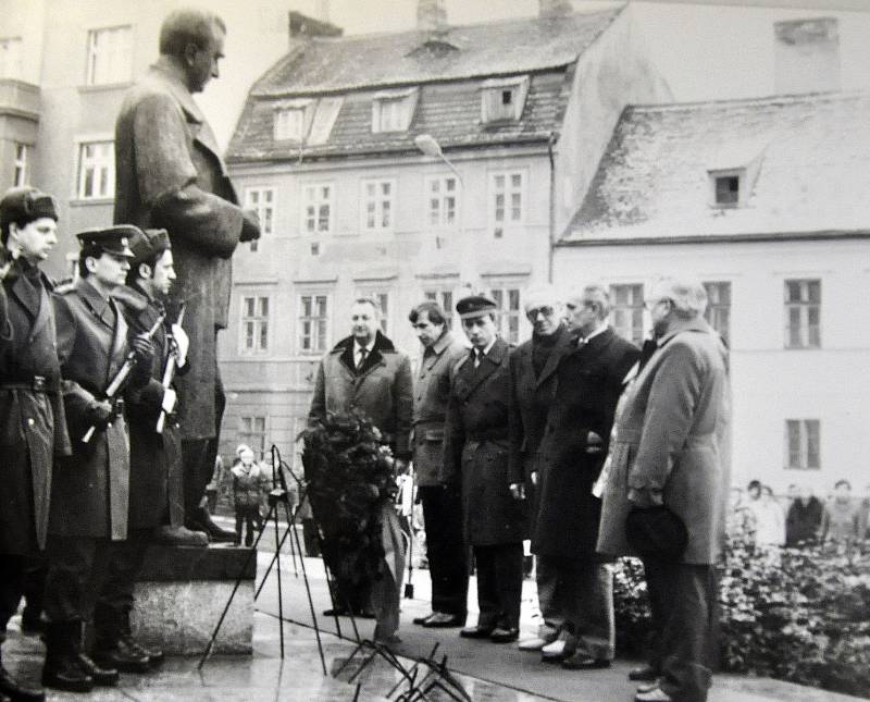 Nadživotní socha "prvního dělnického prezidenta" Klementa Gottwalda byla v severočeských Teplicích slavnostně odhalena 22. května 1971.