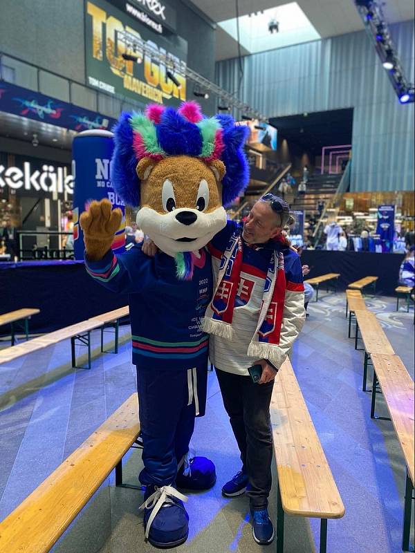 Erik a Michala Antalovi z Teplic v dějišti MS v hokeji Dánsko a Finsko.
