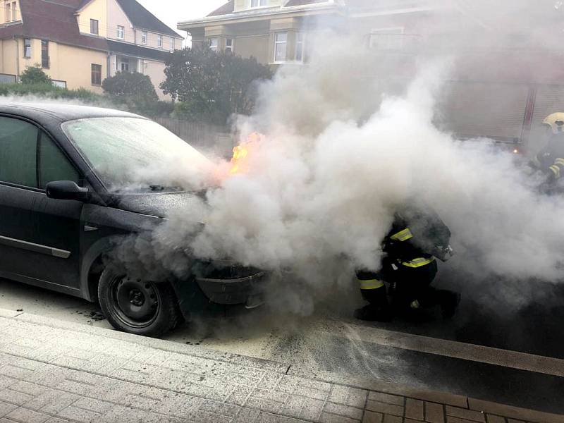 Požár auta v teplické ulici Jana Koziny.