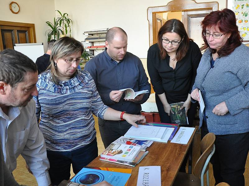 Vzdělávací workshop pro učitele chemie, biologie a fyziky na teplickém gymnáziu.