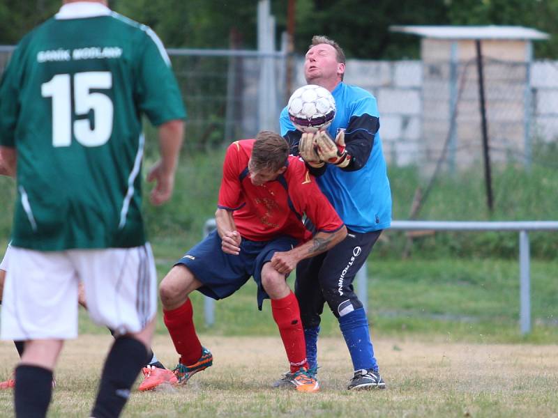 Sobědruhy (červené dresy) - Modlany B 3:2 na penalty