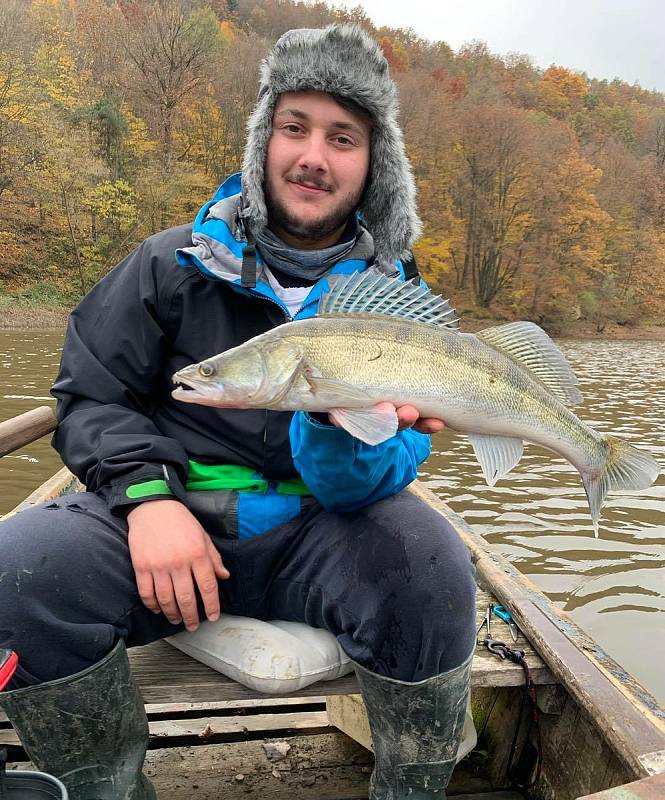 Na Vranově, pod Pálavou i na jiných nádržích a řekách zkoušejí svůj um mladí rybáři z VranovTeamu. A o podařené úlovky nemají nouzi, jak ukazují snímky z posledního podzimu a nynější zimy.