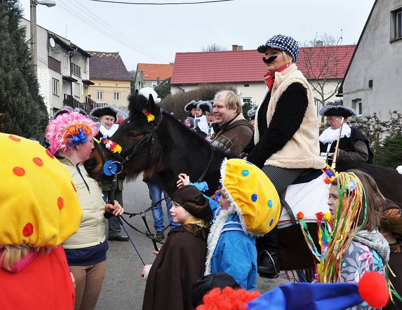 Masopustní veselici si užívali v sobotu v Červeném Újezdu 