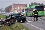 Tragická nehoda auta a autobusu u Srbic