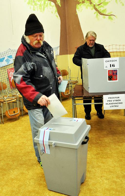 První voliči na teplickém gymnáziu