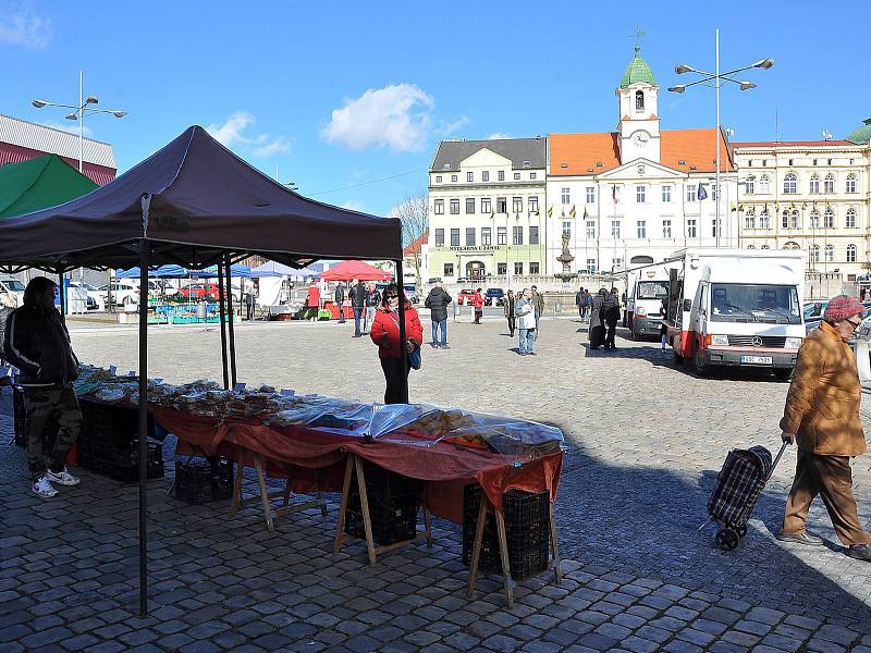 První letošní farmářský trh na náměstí Svobody