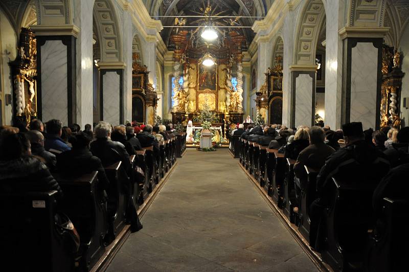 Poslední rozloučení s Otcem P. Ing. Janem Robem, SDB v děkanském kostele sv. Jana Křtitele v Teplicích