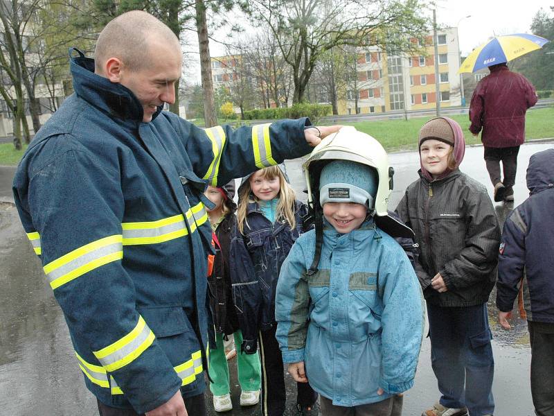 Za dětmi přijela záchranka a městská policie