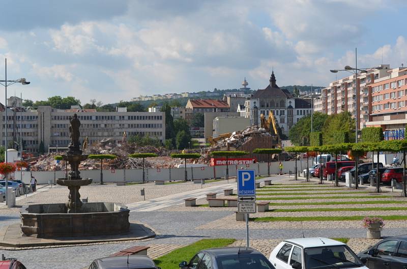 Prior už leží na zemi