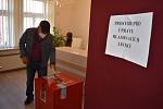 Volby na Teplicku, volební místnosti v Bystřanech.