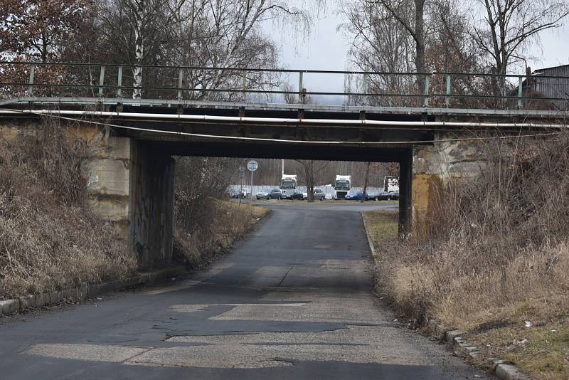 Teplice, Důlní ulice, železniční most. 24. ledna 2022