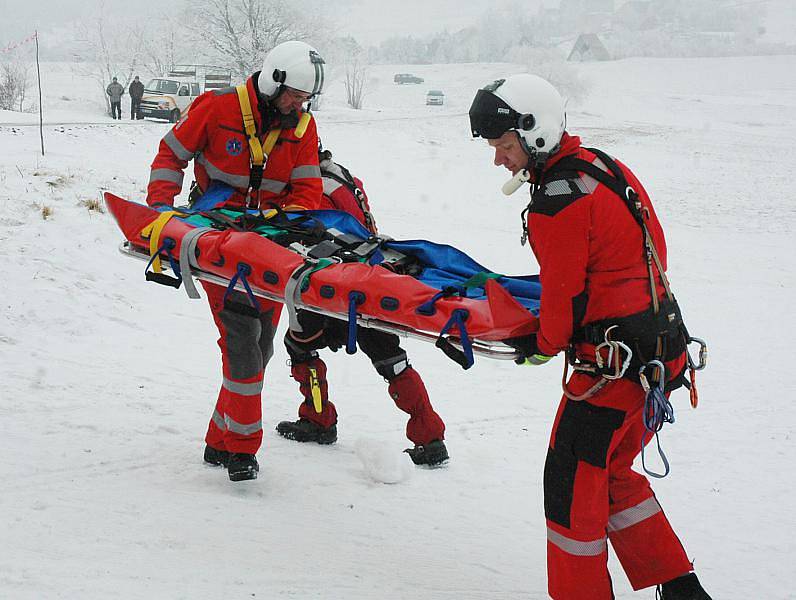 Na Bouřňáku proběhlo součinnostní cvičení HS Krušné hory s Leteckou záchrannou službou Ústí