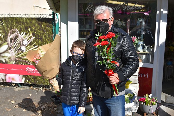 MDŽ na Teplicku, pro květiny do prodejny v Proseticích zavítal v pondělí 8. března Ivan Vinický.