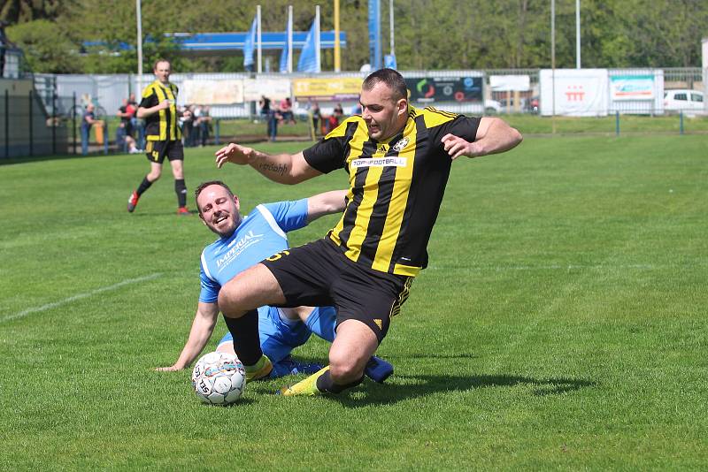 I. B třída: Duchcov (v modrém) - Vroutek 3:6