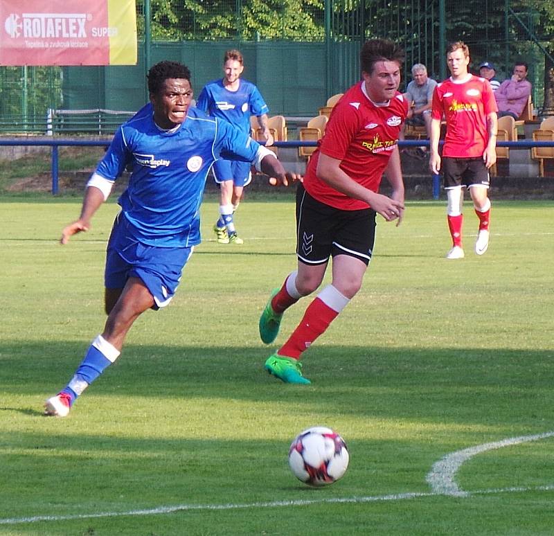 TJ Proboštov (v modrých dresech) - Junior Děčín 5:0