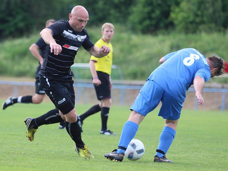 Oldřichov (v černém)  porazil Křešice 6:0