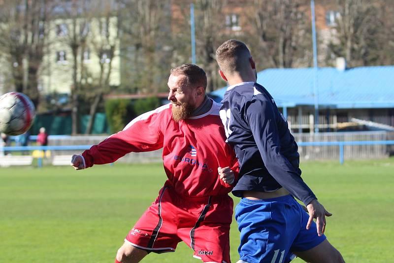 1. FC Dubí - Kladruby (v červeném)