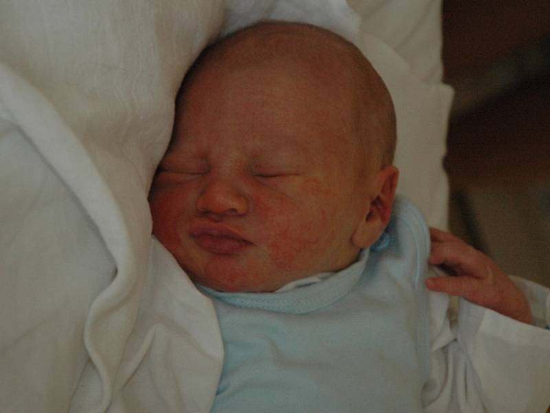 Mamince Veronice Bělohradské z Teplic se 11. května ve 12.32 hod. v ústecké porodnici narodil syn Tobiáš Klečka. Měřil 52 cm a vážil 3,96 kg