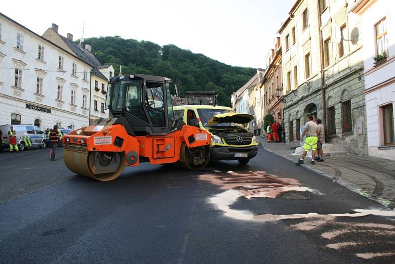 Poškození sochy v Krupce