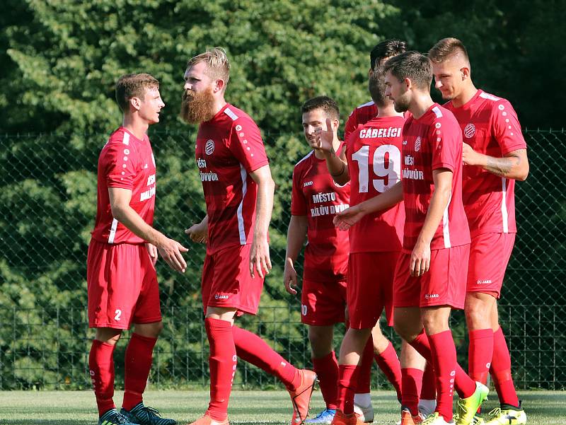 MOL Cup 2019 1. kolo - Fotbalisté Srbic (černobílí) podlehli v pohárovém utkání Královu Dvoru (červení) 1:2. Hrálo se na stadionu v Chlumci.