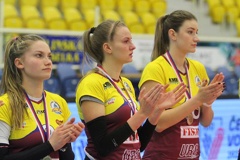 Olomouc (modré dresy) ve finále Českého poháru žen porazila v Teplicích Liberec 3:1.