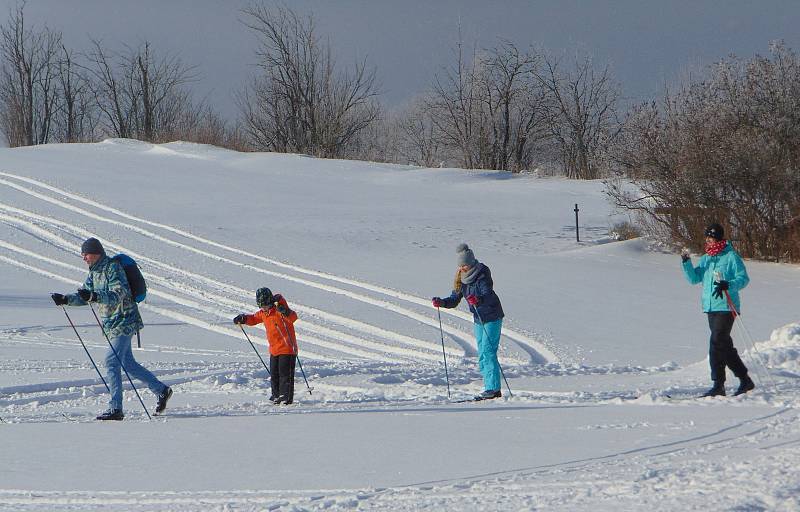 Přeshraniční procházka v zimě láká spíše turisty i lyžaře ze saské strany.