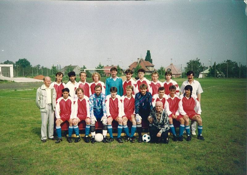 Mužstvo SK Kopisty v 90. letech minulého století.