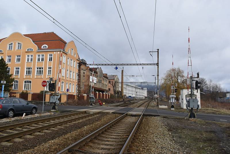 Teplice, Zemská ulice, železniční přejezd. 24. ledna 2022
