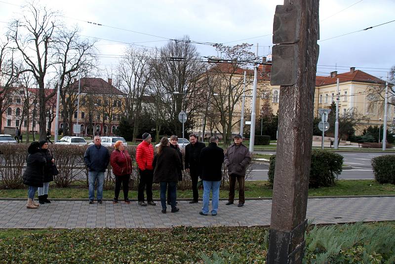 Vzpomínkové setkání u památníku Milady Horákové v Teplicích.