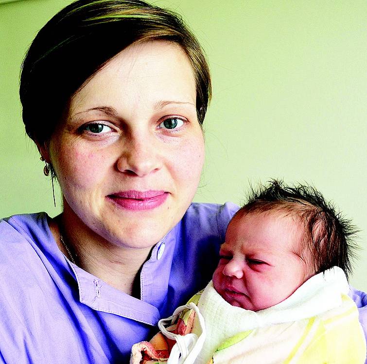 Mamince Naděždě Galet z Bíliny se 4. května ve 2.34 hod. v teplické porodnici narodila dcera Valerie Nika Galet. Měřila 48 cm a vážila 3,00 kg.