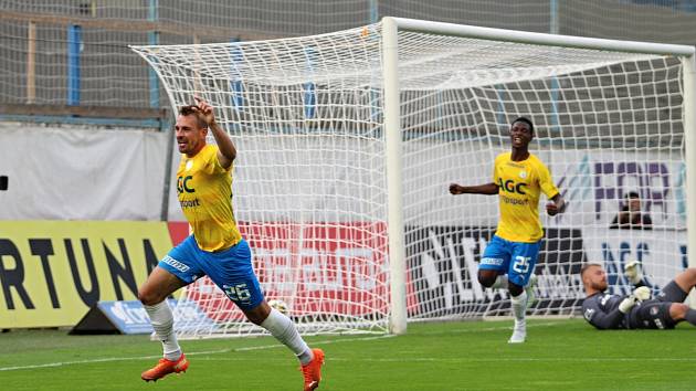 Teplice - Plzeň 2:2. První branku Teplic v nové sezoně dal Urbanec (vlevo), který nakonec mohl dosáhnout na hattrick.