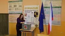 Gymnázium Dubí se zapojilo do projektu studentské prezidentské volby. Na škole v Dubí vyhrál Franz, druhý byl Sobotka a třetí Fischerová.