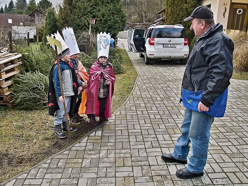 Dvě skupinky dětí se zapojily do tříkrálové sbírky v Loučimi.